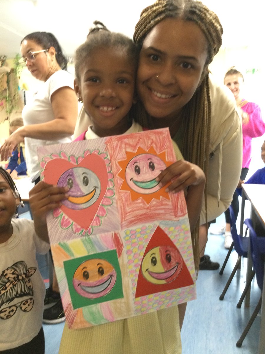 St Mary's Priory Infant & Junior Schools (@stmarysrcpriory) on Twitter photo Yesterday, the Robin Class parents and carers came into school for an Art lesson!  There were some very impressive pieces of #popart created πποΈβοΈ #AndyWarhol #Art #KS1art Yesterday, the Robin Class parents and carers came into school for an Art lesson!  There were some very impressive pieces of #popart created πποΈβοΈ #AndyWarhol #Art #KS1art