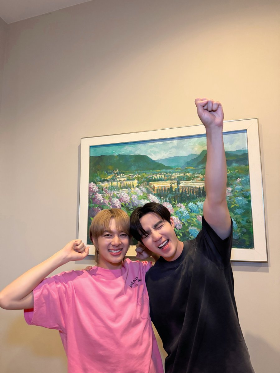 TheNextPrinceTH's tweet photo. ข้ามฟ้าเคียงเธอ The Next Prince Series 👑⚔️ 

ข้ามฟ้าเคียงเธอปิดกล้องอย่างสมบูรณ์ 🎬 นมขอเป็นตัวแทนกล่าวขอบคุณสำหรับทุกกำลังใจ ทุกการสนับสนุน ที่ชาวเอมมาลีทุกท่านได้มอบให้ ได้เข้ามาพูดคุยกัน และขอขอบคุณทุกความรักจากทุกท่านที่มอบให้นักแสดง ทีมงาน และซีรีส์ตั้งแต่คิวแรกจนถึงคิวสุดท้ายเลยนะคะ 🙇🏻‍♀️🙏🏻

ฝากชาวเอมมาลีทุกท่านติดตาม “ข้ามฟ้าเคียงเธอ The Next Prince Series” ในตอนที่เหล���อด้วยนะคะ 🥰

The Next Prince Q70 
#ข้ามฟ้าเคียงเธอปิดกล้อง