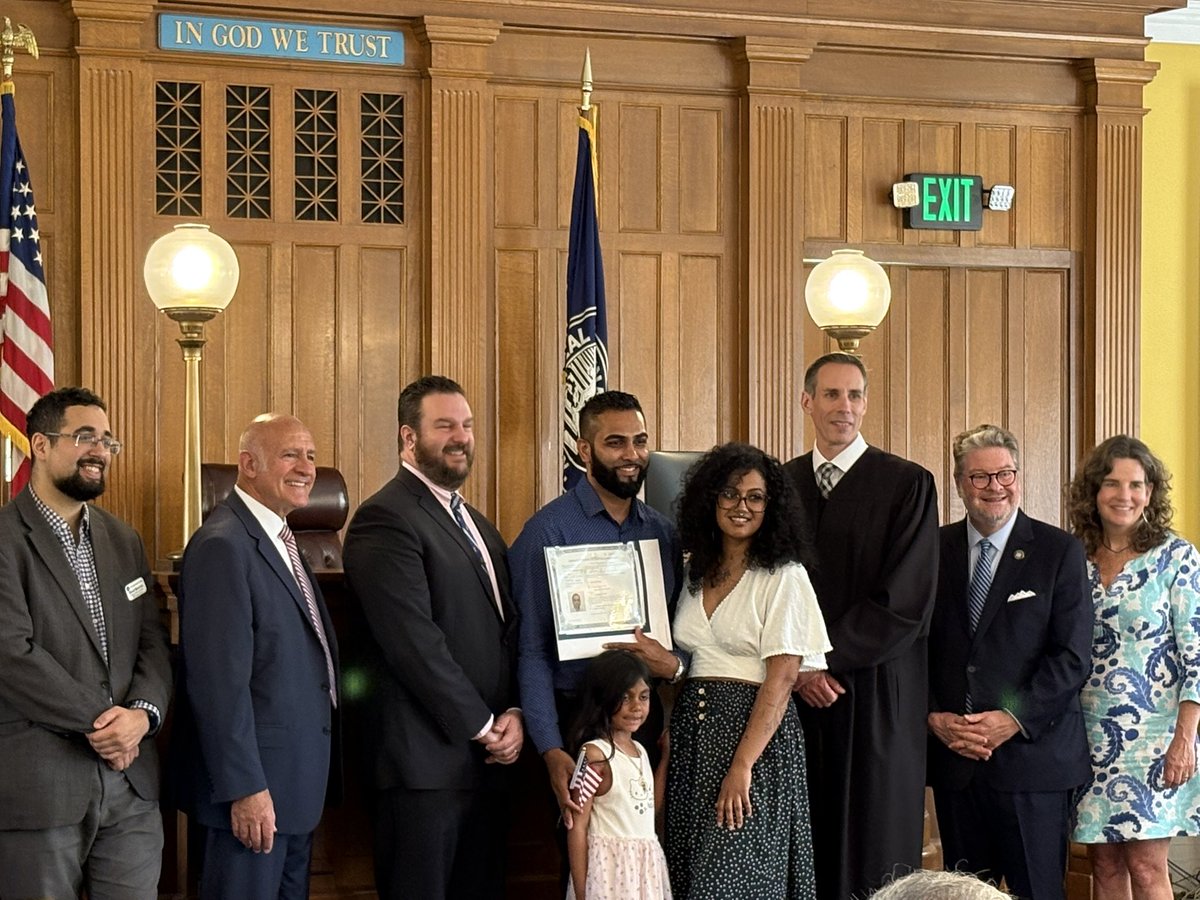SenatorHarckham's tweet image. I was honored to join Putnam County in celebrating our newest U.S. citizens at today’s naturalization ceremony.
Thank you to Clerk Michael Bartolotti for organizing this, and congratulations to all on a profound milestone. Your voices and values strengthen our communities.