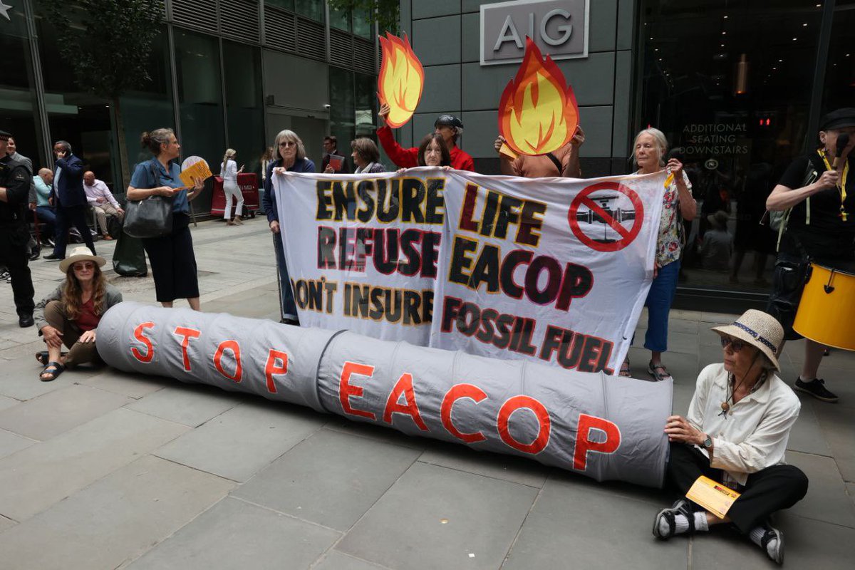 XRHaringey's tweet image. 🚨 Today at @AIGinsurance’s London office we demanded they don’t back @EACOP_ 
30 insurers have pulled out of this “carbon bomb” disaster project.
Climate breakdown is tripling the cost of insurance for ordinary people, making areas uninsurable and unlivable.
#ClimateAction