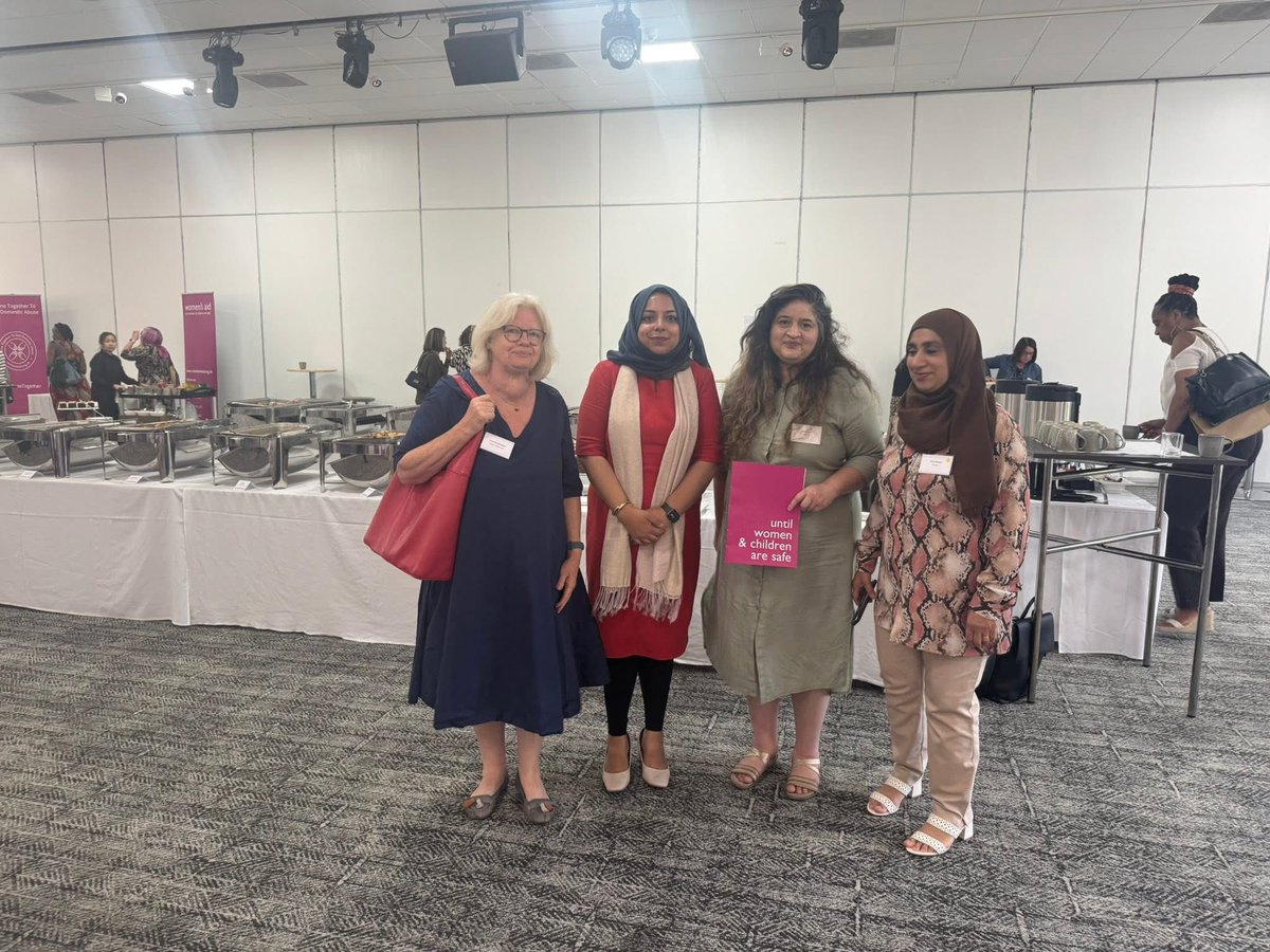 RoshniBham's tweet image. A huge thank you to @ApsanaBegumMP for being such a powerful and inspirational speaker at the @womensaid conference. Her strength in sharing her journey as a survivor of domestic abuse moved us all. 💜
#WomensAid #DomesticAbuseAwareness #Inspiration