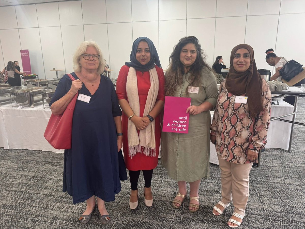 RoshniBham's tweet image. A huge thank you to @ApsanaBegumMP for being such a powerful and inspirational speaker at the @womensaid conference. Her strength in sharing her journey as a survivor of domestic abuse moved us all. 💜
#WomensAid #DomesticAbuseAwareness #Inspiration
