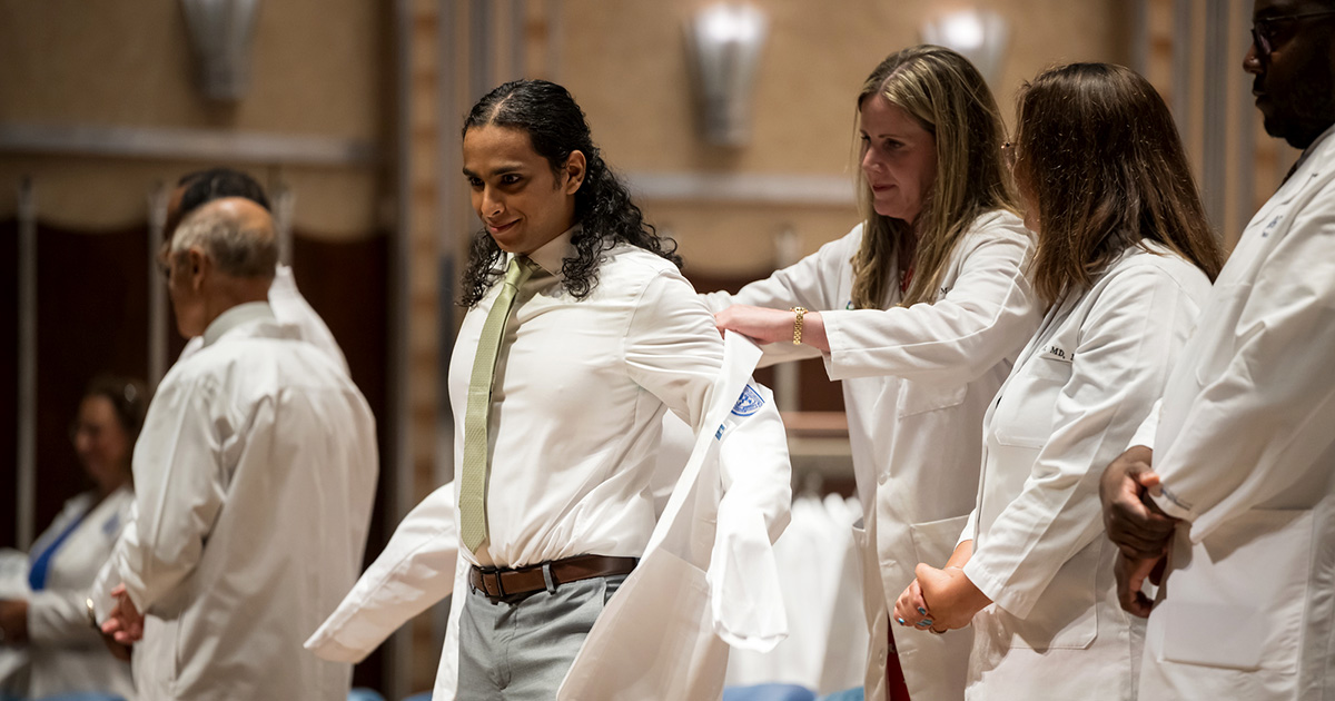 CleClinicNews's tweet image. Welcome to the Cleveland Clinic Lerner College of Medicine Class of 2030!
Student participated in a White Coat Ceremony, which symbolizes their entry into the medical profession.