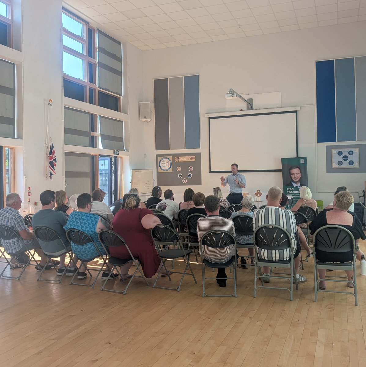 FredThomasUK's tweet image. Last week I held a residents meeting with folks who live on the Palmerston Heights estate, which is managed by FirstPort.
Shockingly, despite telling me they would attend, both FirstPort and Persimmon Homes failed to attend.
It's no surprise, given the stories I heard from…