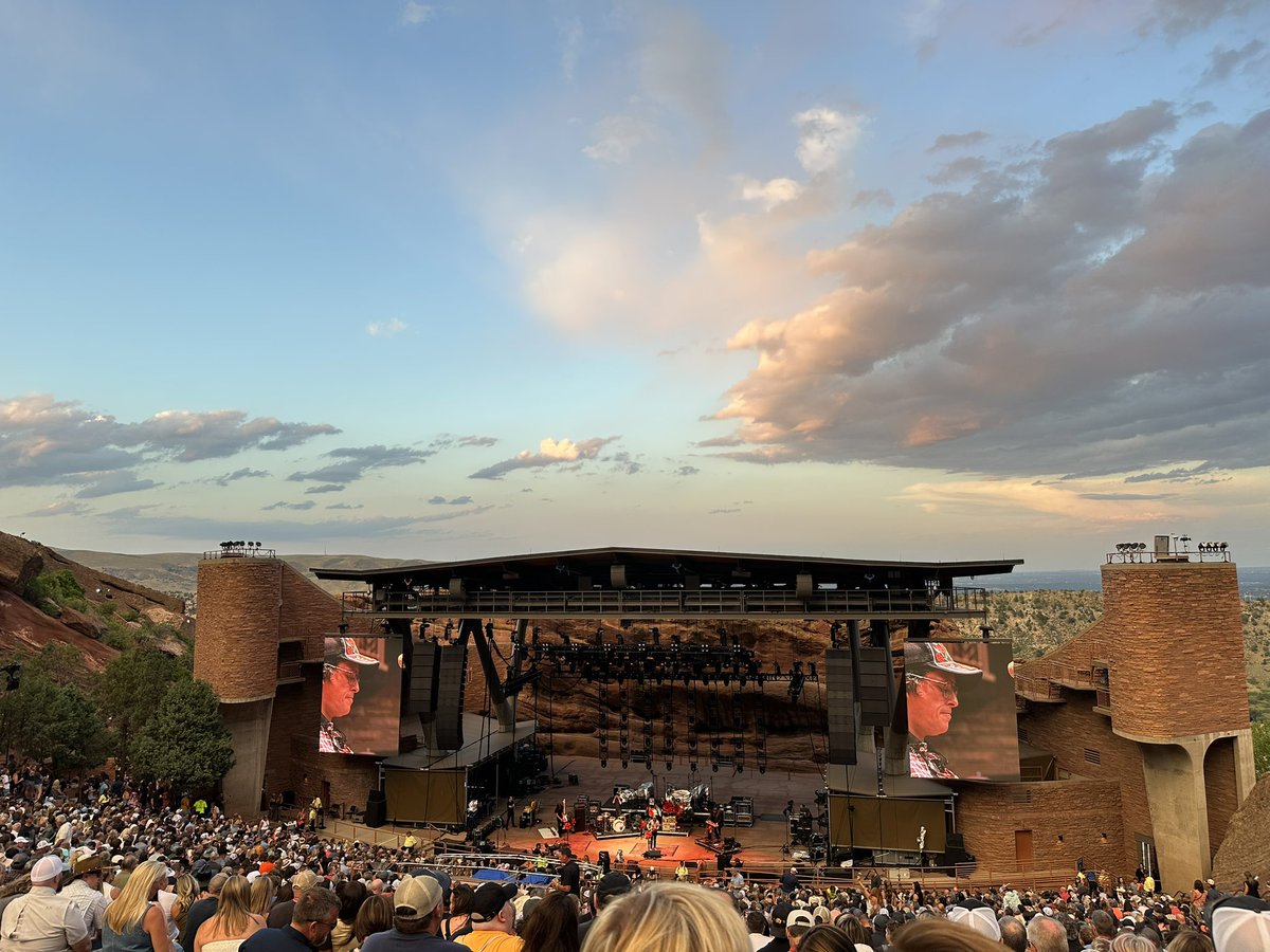 EasyVeazeyNG's tweet image. My first Red Rocks experience for my 20th Eric Church show. Special one to say the least
If you’ve ever wanted to go to Red Rocks, do it. Unbelievable experience
