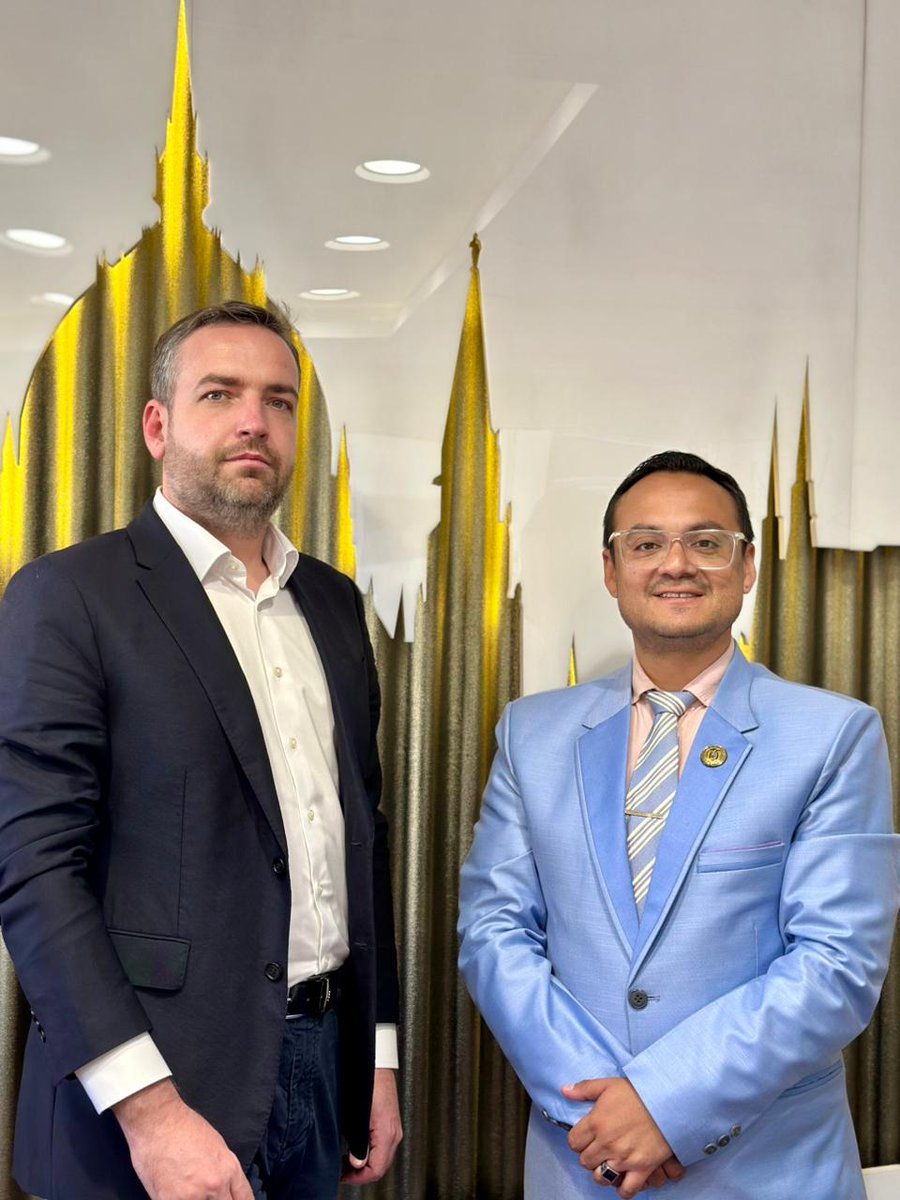 Agradezco al embajador de Hungría, Dániel Szécsi, por el diálogo personal sobre temas de inclusión en otras partes del 🌎. El fin siempre será tejer puentes 🌉 entre países, pero  más importante entre personas 👥

#DerechosHumanos