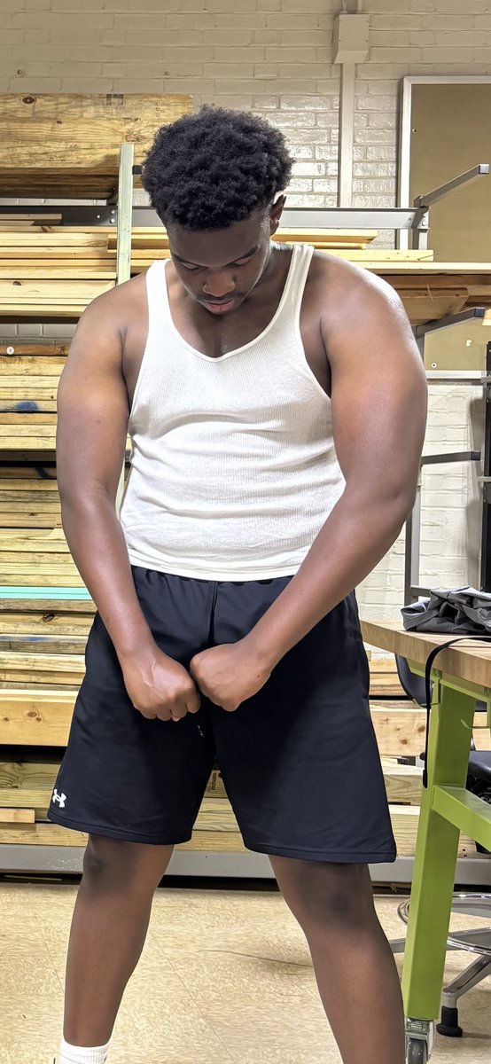 0fficial55's tweet photo. Less than a month away! Blulked up so aim now standing at 6'2, 255. Ready for junior year! #navyrun @Coach_Trog @Coach_Hargis @Coach_bjones44 @Peeps_a_fool https://t.co/tudhcSQb4h