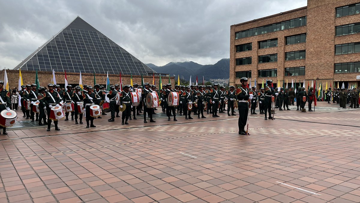 Contralcundinam's tweet photo. #Cundinamarca212Años Hoy celebramos con orgullo un nuevo aniversario del primer departamento de Colombia. 
En las instalaciones de la @CundinamarcaGob, se conmemoraron 212 años de historia, identidad y compromiso con el desarrollo regional.🧵👇🏼 https://t.co/R71BZOojSr