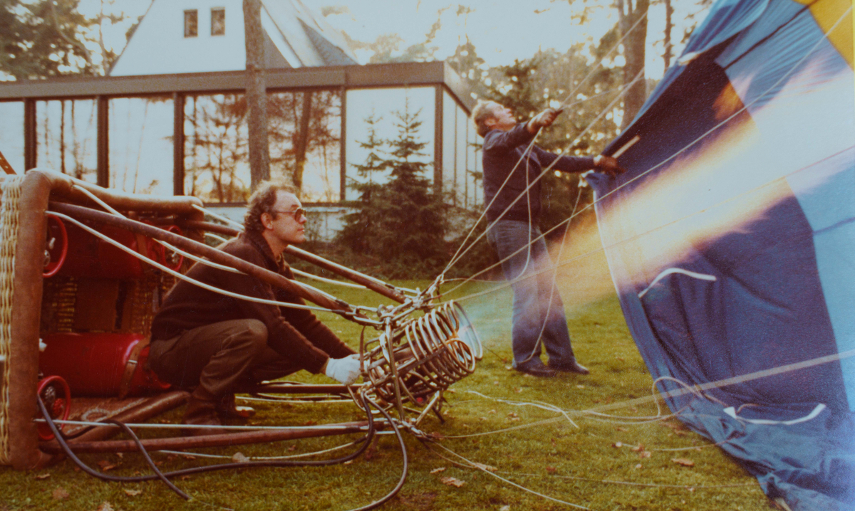 Wiedenbrücker heben seit 50 Jahren im Heißluftballon ab: Der Traum vom Schwerelos-Sein wird für Heißluftballon-Fans in Wiedenbrück seit Mitte der 1970er-Jahre wahr. Allerdings fehlt es an Nachwuchs. dlvr.it/TLy5tf