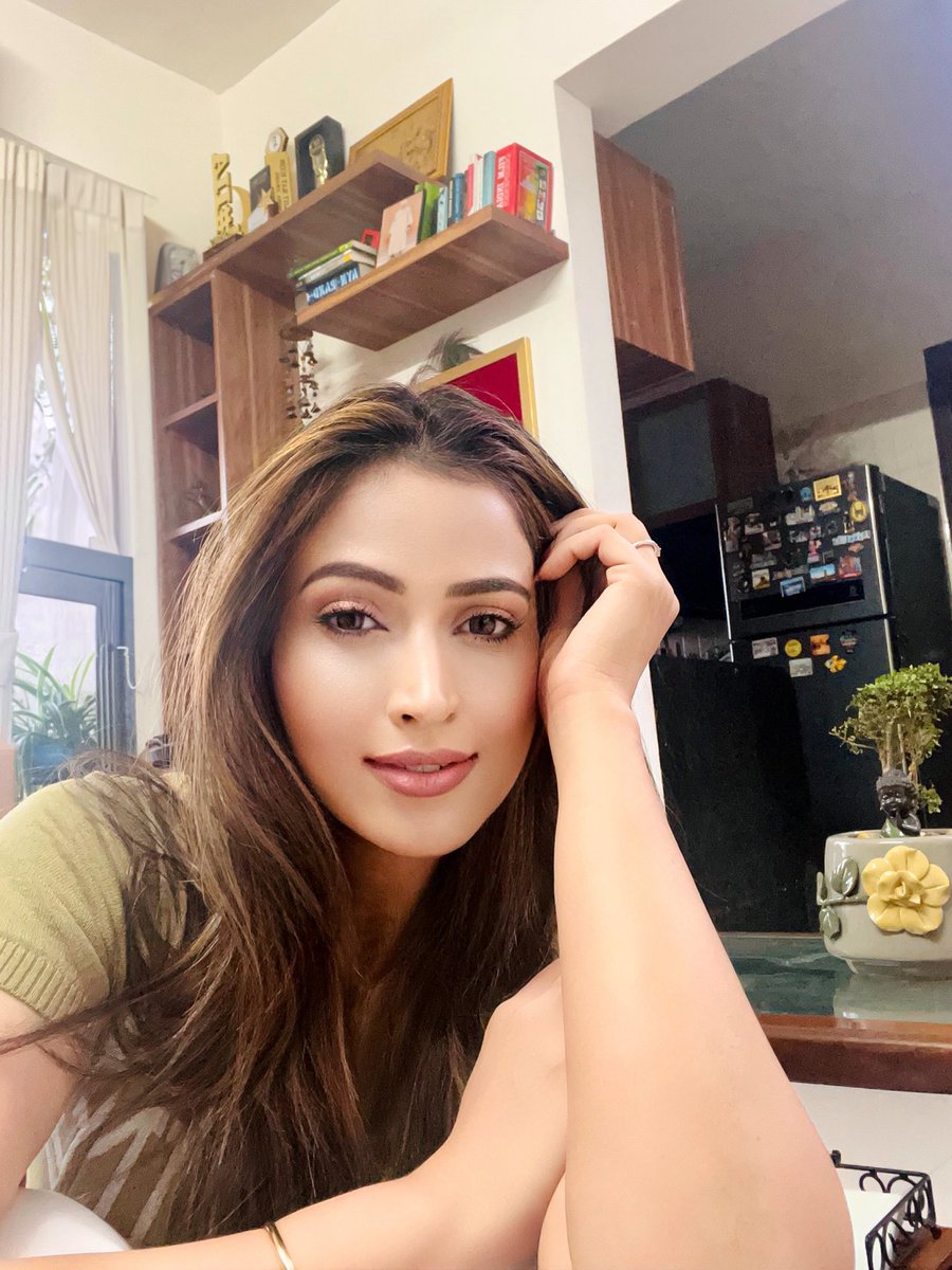 Some magical moments happen only at home ✨🪴🧡

#samairasandhu #samairasandhuofficial