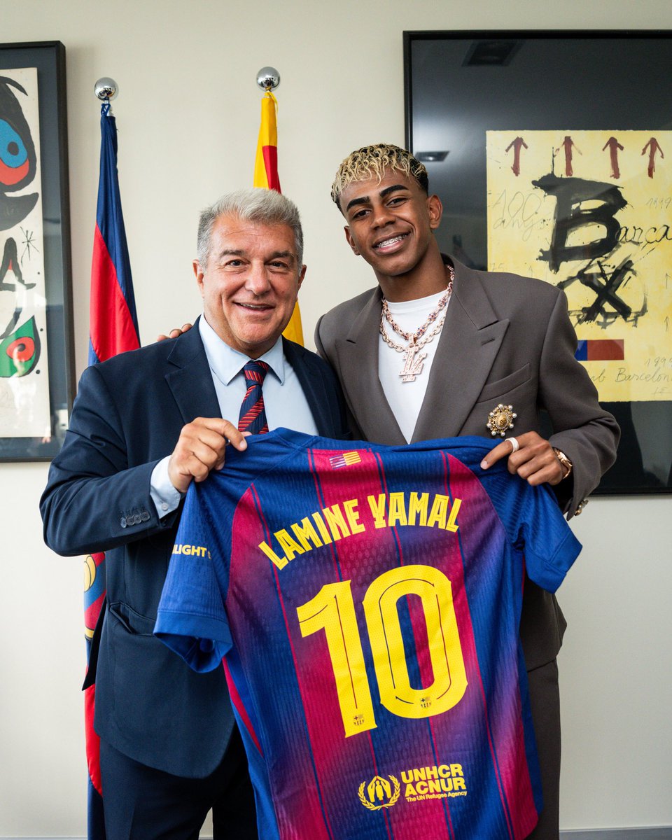 futebol_info's tweet photo. Oficial! Lamine Yamal assume a camisa 10 do Barcelona aos 18 anos.

📸 FC Barcelona https://t.co/jUZsUPNQKU