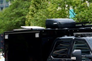 PenguinSix's tweet image. New Secret Service vehicle at White House appears to have a Starlink antenna on top.