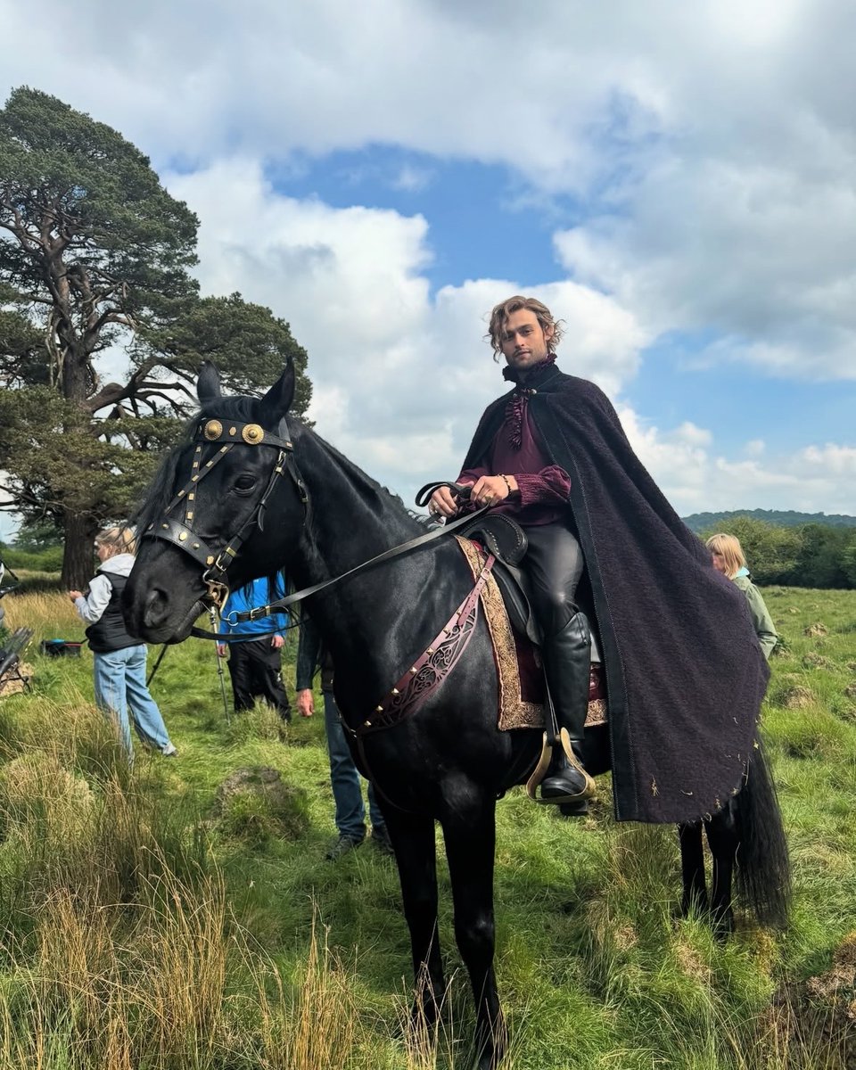 Netflix_Sandman's tweet image. Cluracan requests an audience with The King of Dreams.
