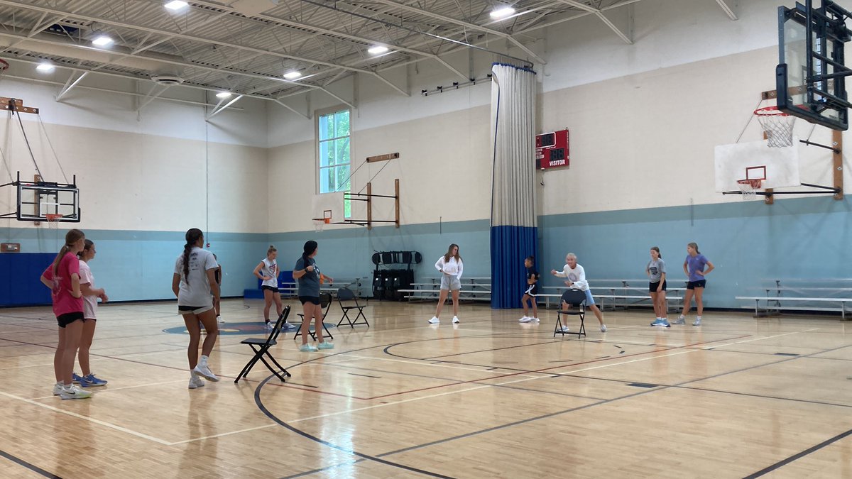 JackConkling's tweet photo. Thank you Cincinnati Recreation Commission for allowing some Kansas girls to work on their game far, far away from home. #CincyRec
#KansasUnited https://t.co/HY4VdSY422