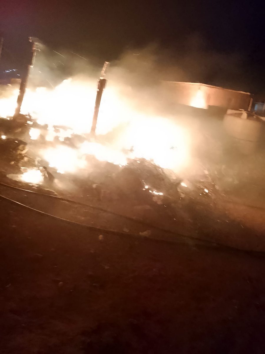 JVActivists's tweet image. For two nights in a row, masked settlers have invaded the home of the Abu Seif family in the Hamra area and set fire to buildings and property.
כבר שני לילות ברצף שמתנחלים רעולי פנים מגיעים למתחם מגוריה של משפחת אבו סיף באזור חמרה ומעלים מבנים ורהיטים באש.
Hamra 15.7.25