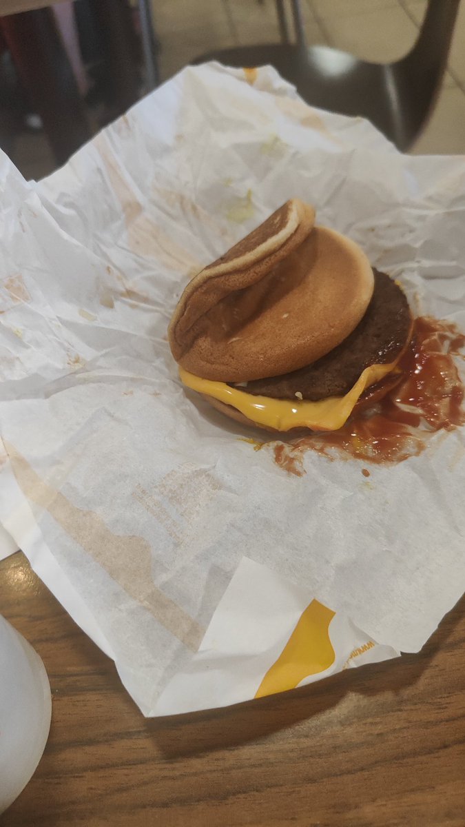 22Unjust's tweet image. Her: Babe come over?
Whoever was doing the burgers in @McDonaldsUK Cramlington: I can't babe, I'm doing the burgers.
Her: my parents aren't home!
Whoever was doing the burgers in McDonald's Cramlington:
