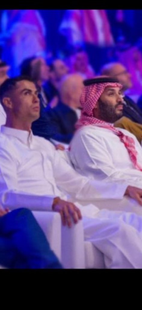 كالشمسِ أنتَ 💛💙

وهمُ عندكَ أنجم

إنَ أشرقت

إيري لهمْ ضياء.

#نناشد_ولي_العهد_انقاذ_النصر_السعودي