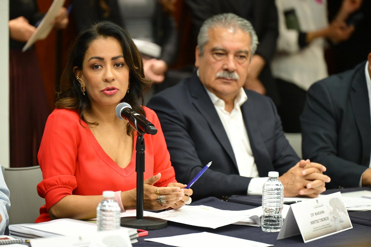 ☑️ Nos encontramos en el <a href="/senadomexicano/">Senado de México</a> y llevamos a cabo la reunión de 3 comisiones: 

✅ Comisión de Asuntos Económicos. 
✅ Comisión de Asuntos Sociales.
✅ Comisión de Asuntos Políticos e Internacionales. 

¡En Morena no dejamos de trabajar por el bienestar de la ciudadanía!