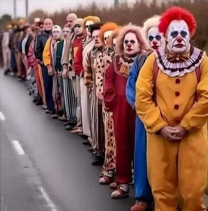 magabarroi's tweet image. Oggi distribuzione dei volantini nei supermercati, Italia Viva contro la Meloni.....da Bergamo è tutto a voi la linea...😂😂😂😂