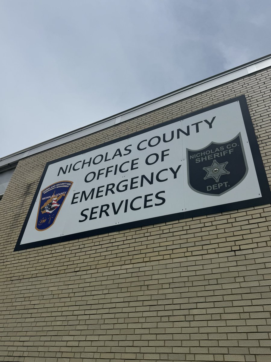 WVTreasury's tweet image. While in Summersville today, Treasurer Pack had the opportunity to meet with the Nicholas County Commission and receieve a tour, from commissioners, of the new Sheriff’s Office and 911 center.
Our office is committed to helping local communities and law enforcement around WV.