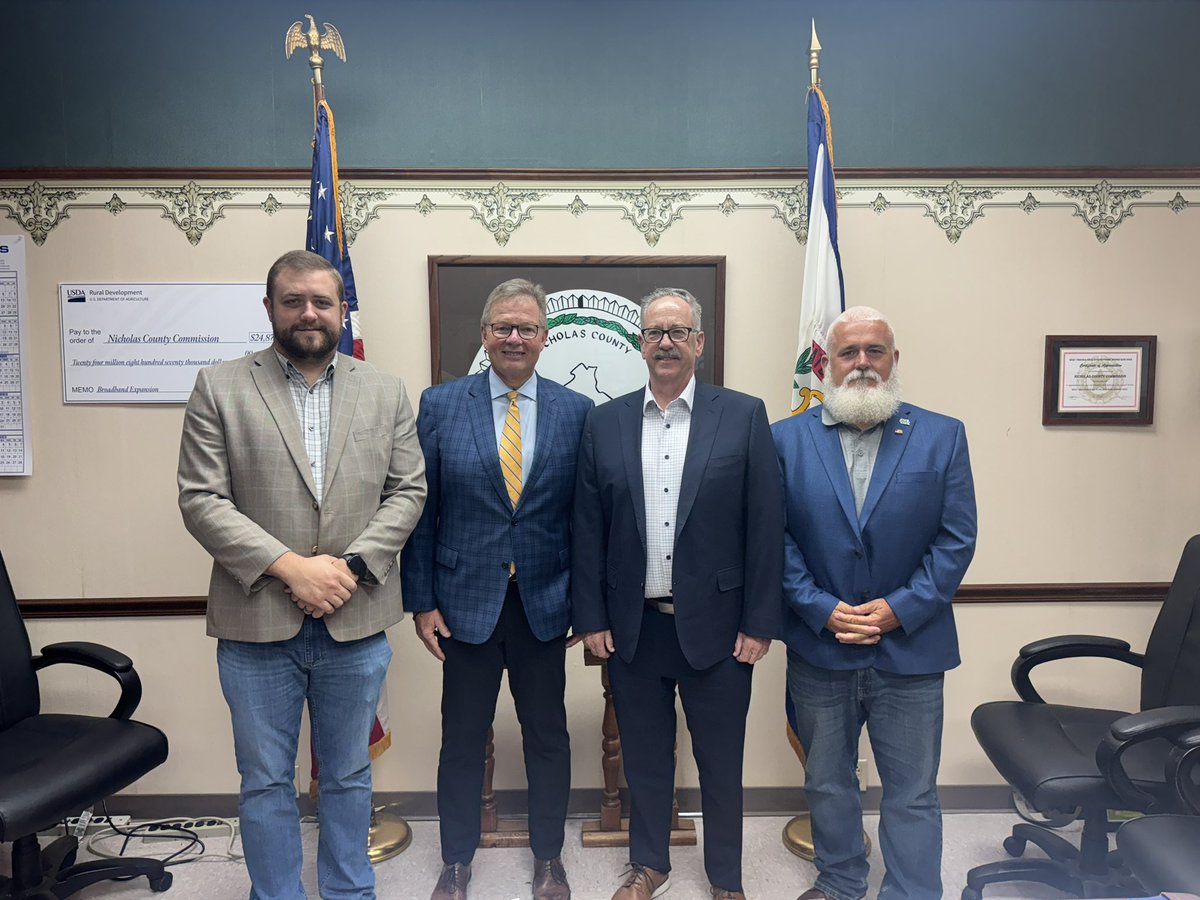 WVTreasury's tweet image. While in Summersville today, Treasurer Pack had the opportunity to meet with the Nicholas County Commission and receieve a tour, from commissioners, of the new Sheriff’s Office and 911 center.
Our office is committed to helping local communities and law enforcement around WV.