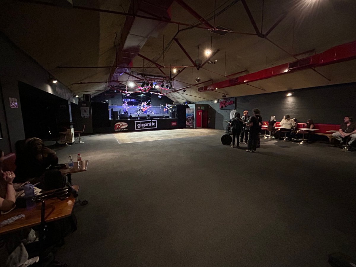 Soundcheck's are under way for tonight's gig at the Robin.

buff.ly/wC1dUyl 

Tickets also available on the door

Doors open at 7pm