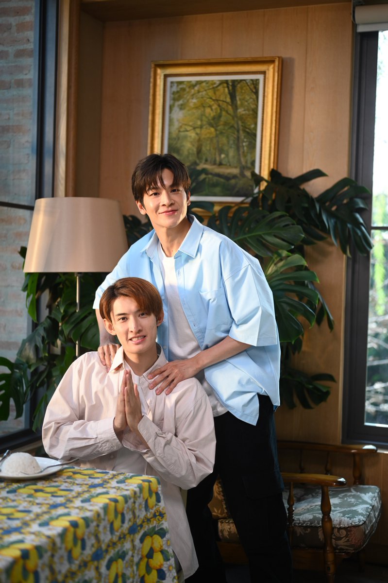 PRSocietyNews's tweet photo. เปิดตัวแรง! “Dating Game เดทเกมนี้ ต้องได้ใจนาย” EP 1 ติดเทรนด์โลกอันดับ 1 ทึ่งฝีมือ “มาร์ช-โคจิ” เคมีที่ใช่

#KojiMukai #向井康二 
#marchchutavuth 
#judo_tantachj #fluke_natouch 
#DatingGameTheSeries 
#DatingGameเดทเกมนี้ต้องได้ใจนาย 
#DatingGameEP1 

ปังตั้งแต่ EP แรก! “Dating Game เดทเกมนี้ ต้องได้ใจนาย” ผลิตโดยความร่วมมือระหว่างไทยและญี่ปุ่น Avex Pictures (Japan), Themework Studio (Thailand) และ Studio SRK กำกับโดย กบ ชาครีย์ นำแสดงโดย มาร์ช จุฑาวุฒิ, โคจิ มุไค (Snow Man), ยูโด ธรรม์ธัช, ฟลุ้ค ณธัช โดยออนแอร์แค่ EP 1 แต่กระแสความแรงเกินคาด ดันเเฮชเเท็ก # DatingGameEP1 พุ่งทะยานติดเทรนด์อันดับ 1 ของโลกในทันทีขณะออนแอร์ พร้อม��ระแสชื่นชมมากมายในโลกโซเชียล ไม่ว่าจะเป็น สนุก เดินเรื่องเร็ว นักแสดงเล่นดีทุกคน อึ้งในสกิลการพูดไทยของโคจิ (Snow Man) เก่งมากๆ การแสดงเข้าคู่กับมาร์ชดีสุดๆ เป็นเคมีที่ใช่ / ฟลุ้คน่ารัก ยูโดหล่อลอย���าเลย / EP นี้ดีมากมีทั้งเรื่องความรักและความเจ็บปวดในอดีต ยูกะช่วยชีวิตฮิลล์มาจริงๆ เวอร์ชันเต็มทำน้ำตาไหล การแสดงของมาร์ชน่าทึ่งมาก อยากให้ไปดูกันเยอะๆ ฯลฯ ทำเอาทีมงานและนักแสดงปลาบปลื้มกับกระแสตอบรับที่แรงและเร็วขนาดนี้ โดยมาร์ชเป็นตัวแทนเผยว่า “ปลื้มใจมากครับ ที่ได้เห็นกระแสดีแบบนี้ ขอบคุณแฟนซีรีส์ชาวไทย ญี่ปุ่นและทั่วโลก เราทุกคนทำงานด้วยความตั้งใจ นี่เพิ่งแค่เริ่มต้น ความสนุกยังรออยู่อีกเพียบ มีเซอร์ไพรส์ที่ทำให้ใจเต้นแรง เรื่องราวความรักที่ไม่มีเงื่อนไข แรงบันดาลใจดีๆ และมุมมองที่เป็นพลังบวก อยากให้เป็นกำลังใจให้เราทุกคนไปเรื่อยๆ ติดตามทั้ง 12 EP มีความสุขอย่า���แน่นอนครับ”

ติดตามชม “Dating Game เดทเกมนี้ ต้องได้ใจนาย” ได้ทางช่อง Workpoint 23 ทุกวันจันทร์ เวลา 21.30 น. และเวอร์ชัน Director’s Cut แบบ Non-Stop ไม่มีโฆษณาคั่น ทาง TrueVisions NOW สำหรับผู้ชมในญี่ปุ่น รับชมแบบ Exclusive พร้อมไทยทาง Lemino เวลา 23:30 (JST)
ติดตามข่าวสารซีรีส์ได้ที่: https://t.co/OBnR7WVzgF สำหรับแฟนๆ ชาวญี่ปุ่น https://t.co/hvg4Mr3iiq และ X: DatingGameJP

>> https://t.co/wcWkDXZPId