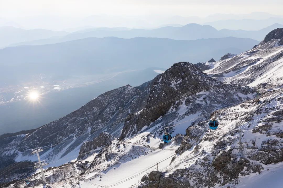LijiangAmazing's tweet image. 🏔️Come to Jade Dragon Snow Mountain —and feel the raw power of nature!
Snow peaks, swirling clouds, and air so pure it stirs the soul ✨
#JadeDragonSnowMountain #NaturePower #EpicViews #Lijiang #YunnanWonders #MountainMagic