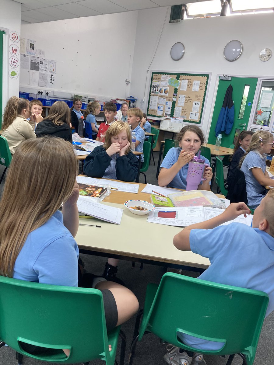 This week, Team 5 have been completing their Fruit Bread project for DT. Some fantastic faces as the children tastes different fruits before designing their own bread! 🥖
