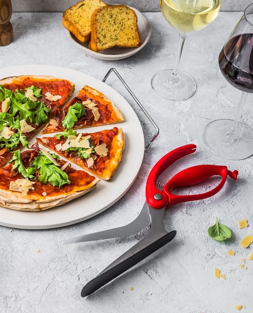 Blades of glory. 🍕✂️

Scizza is the best thing since sliced bread itself. It’s a pizza cutter that perfectly slices any pizza, on any surface and can also be used to serve. 

Pick up a pair at dreamfarm.com/scizza today!