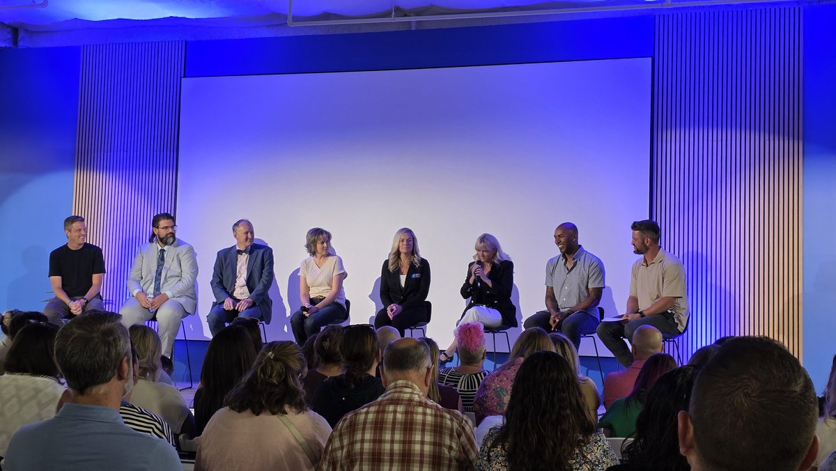 I ❤️ that <a href="/GetSchoolAI/">SchoolAI</a> staff complete a Space once/week to capture staff wide insights. 
Now I'm wondering abt the capacity here. Can school admin ask staff to complete a Space designed to capture victories, opps for support, interventions, all to inform face-face staff meetings?