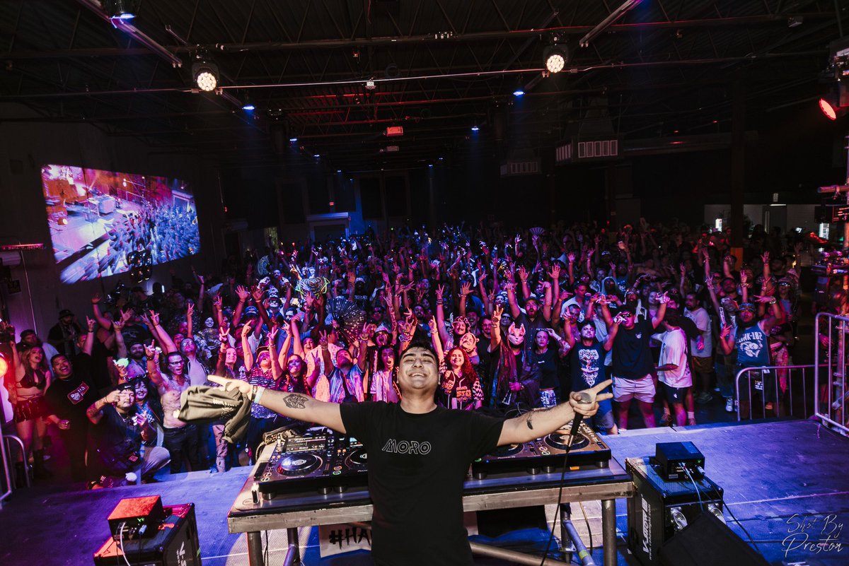 apexmoro's tweet image. Still floating from this last weekend 🤩 
@SoundersDallas you were incredible, truly a night I will never forgot. Let’s do it again ASAP @HAM_Promotions 👀💜 
ps who got the lucky shirt? 
Phots by :shotbypreston on Insta (no twitter but an incredible human worth the follow on IG)