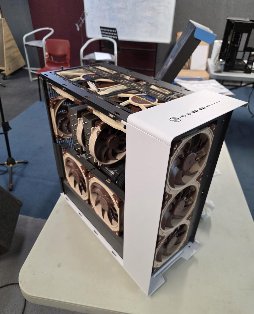 OfficialPCMR's tweet image. Can you have too much airflow? Yes... yes you can...
redd.it/1liy9mf