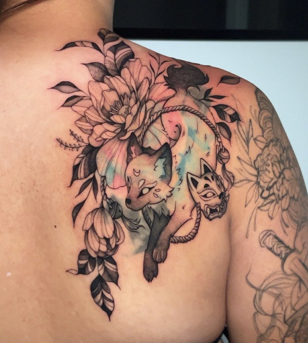 Designed my own tattoo hehe! Such a cool feeling to see it actually on my skin! My artist did such a great job in this! 💕