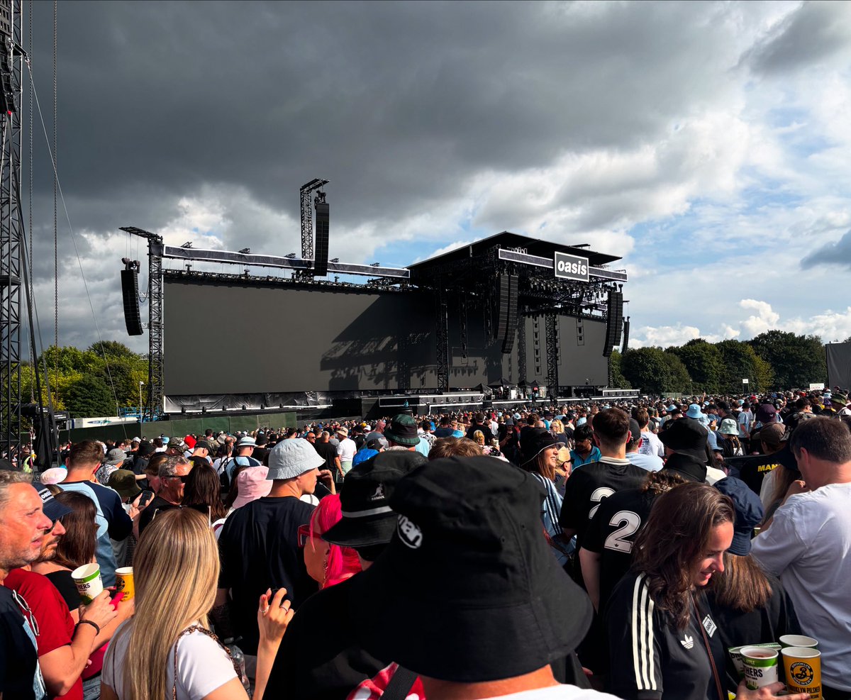 There we were…. Now here we are! #Oasis #HeatonPark