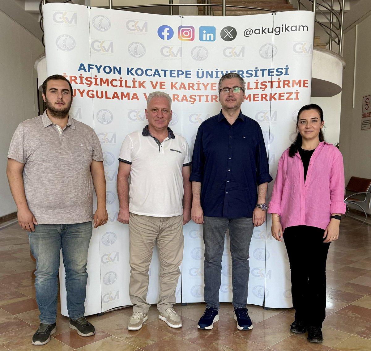 Girişimcilik ve Kariyer Geliştirme Uygulama ve Araştırma Merkezimizin önceki müdürü Dr. Öğr. Üyesi Koray GÜRPINAR, merkezimizi ziyaret ederek yeni müdürümüz Prof. Dr. Fikret YAMAN’a görevinde başarılar diledi. 
Nazik ziyareti için kendisine teşekkür ederiz. 
<a href="/FikretYAMAN03/">Fikret YAMAN</a>