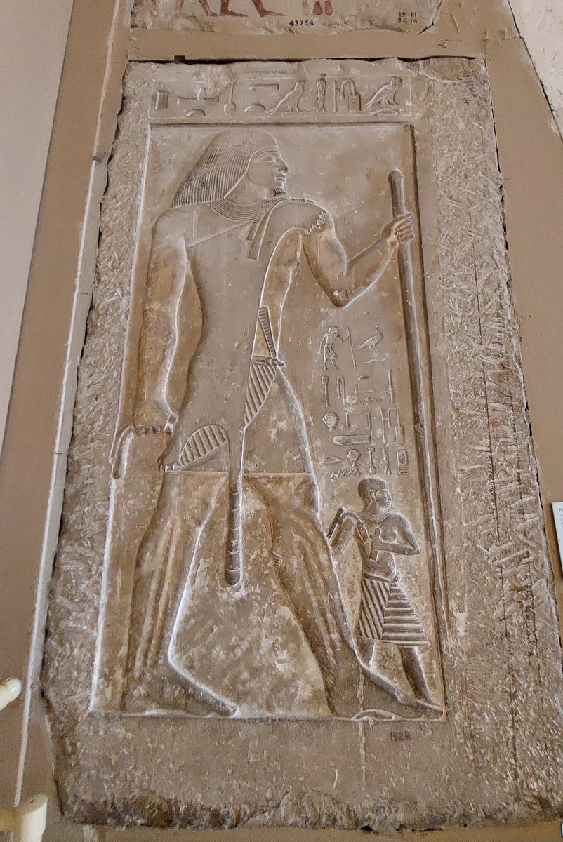 LobnaSamy15's tweet image. #ReliefWednesday
Neferhotep and his son. Neferhotep was an overseer of scribes. His son was a scribe, he is depicted embracing his father's leg.
5th Dynasty
#ancient #Egypt #History
The Egyptian Museum, Cairo.
Photo by me 📸