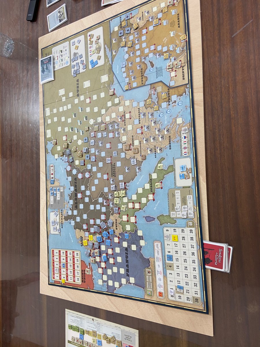 Estamos en modo los cañones de julio. Ahora mismo con partidas a Tannenber (Der Weltkrieg) y Senderos de Gloria (<a href="/DevirIberia/">Devir Iberia</a> - <a href="/gmtgames/">GMT Games</a>)