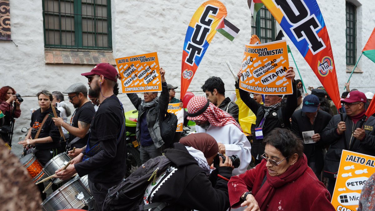 CPueblos_Col's tweet image. Como Congreso de los Pueblos y el @CNA_Colombia hacemos presencia en la jornada de movilización convocada para el día de hoy en defensa de la autodeterminación de los pueblos del mundo y en especial por una Palestina Libre.
Exigimos que el estado colombiano, junto a los 30…