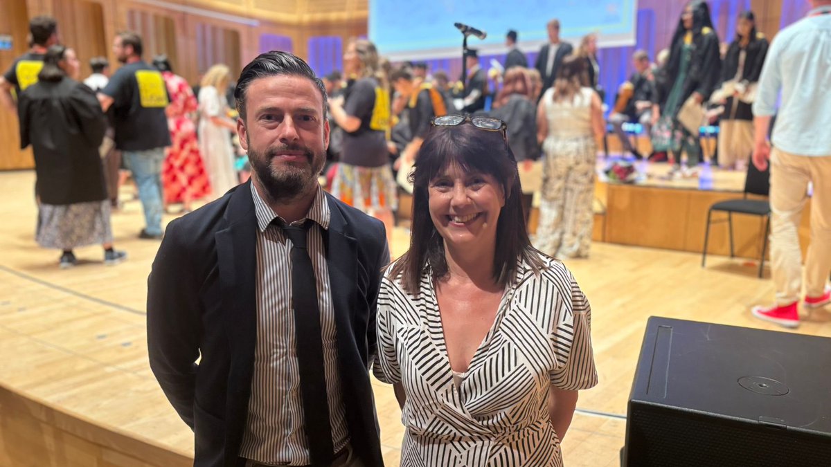 Curriculum Team | Tîm Cwricwlwm (@cdfcuric) on Twitter photo Dathliadau di-ri <a href="/UCANProduction/">UCAN Productions</a> a <a href="/TyCalon_WHS/">Ty Calon Whitchurch High School</a>
62 o ddysgwyr ADY yn graddio â Gwobr y Celfyddydau - Chwe chyfres o weithdai creadigol dros 6 wythnos.
Dyn ni’n hynod falch o'r rhaglen a'r dysgwyr. Diolch i <a href="/Passport2City/">Cardiff Passport to the City / Pasbort i'r Ddinas</a> am brofiad graddio a <a href="/RWCMD/">Royal Welsh College of Music & Drama</a> am y lleoliad godidog. Dathliadau di-ri <a href="/UCANProduction/">UCAN Productions</a> a <a href="/TyCalon_WHS/">Ty Calon Whitchurch High School</a>
62 o ddysgwyr ADY yn graddio â Gwobr y Celfyddydau - Chwe chyfres o weithdai creadigol dros 6 wythnos.
Dyn ni’n hynod falch o'r rhaglen a'r dysgwyr. Diolch i <a href="/Passport2City/">Cardiff Passport to the City / Pasbort i'r Ddinas</a> am brofiad graddio a <a href="/RWCMD/">Royal Welsh College of Music & Drama</a> am y lleoliad godidog.