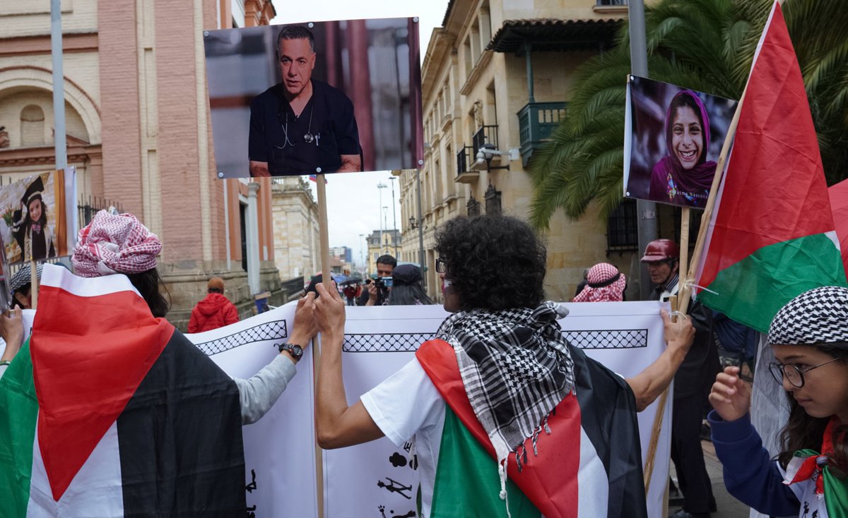 CPueblos_Col's tweet image. Como Congreso de los Pueblos y el @CNA_Colombia hacemos presencia en la jornada de movilización convocada para el día de hoy en defensa de la autodeterminación de los pueblos del mundo y en especial por una Palestina Libre.
Exigimos que el estado colombiano, junto a los 30…