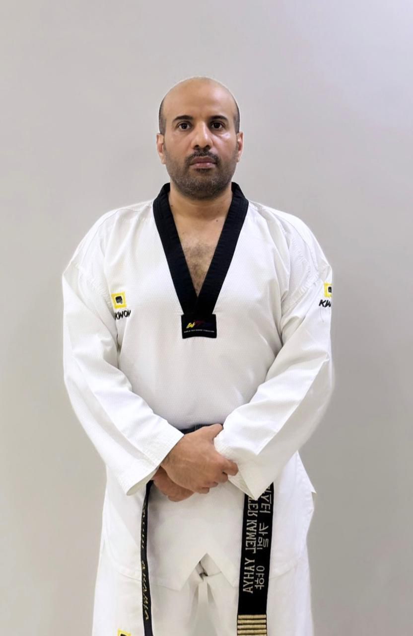 شاهد الآن كامل يحيى عواجي.. أول مدرب سعودي يحصل على تصنيف الفئة الثانية في التايكوندو على مستوى المملكة 