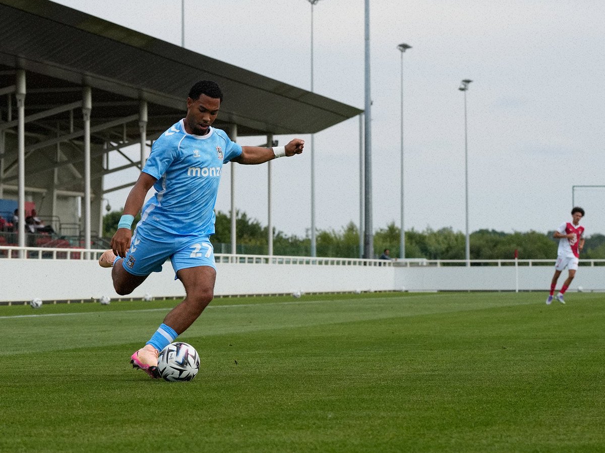 Coventry_City's tweet image. Putting some work through the legs of more of our boys. 🏋
Monaco lead by four now but it's been an even second period.