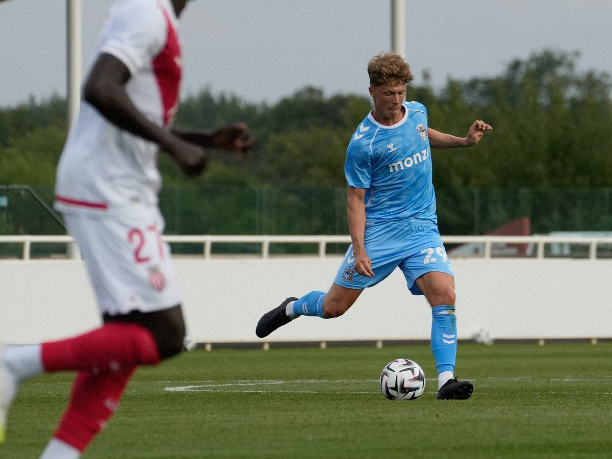 Coventry_City's tweet image. Putting some work through the legs of more of our boys. 🏋
Monaco lead by four now but it's been an even second period.