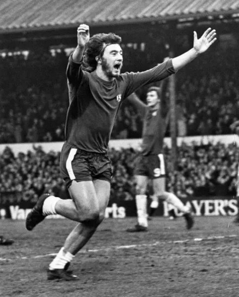 whitewall618431's tweet image. Alan Hudson Chelsea -Man United Stamford Bridge 1971. Great player but I really don't like the bloke seems to think Chelsea owe him not a living but a hand out. I remember the thing he did in the mid 90's in the MH stand after the game never stopped moaning really tiresome.