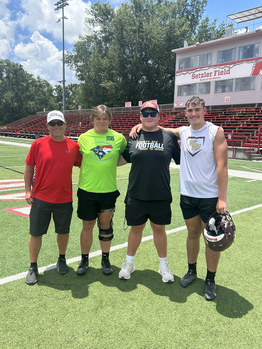 CoachBennett32's tweet image. Had a great time this morning after our lift going to watch Austin and Preston compete at @Newberry_FB OL/DL camp! #R2W