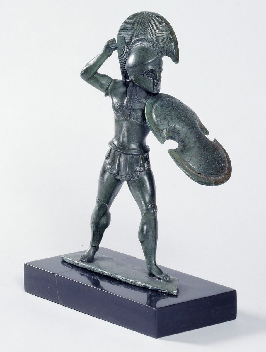 Athanasius_45's tweet image. Statuette of a hoplite, standing just 12,8 cm/5 in tall. Found in the sanctuary of Zeus in Dodona. Ca. 500 BC. Antikensammlung Berlin.
Μὴ µικροῖς σταθµοῖς ταλαντεύειν τὴν ἀρετήν.
Weigh not virtue on small scales.
Cyril