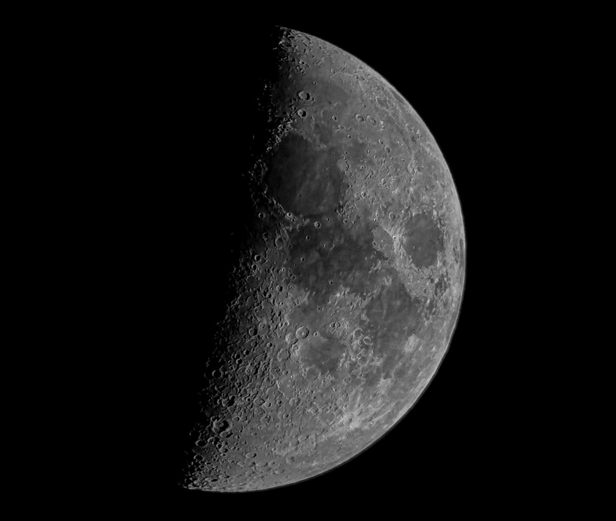 lsky38's tweet image. look at the moon