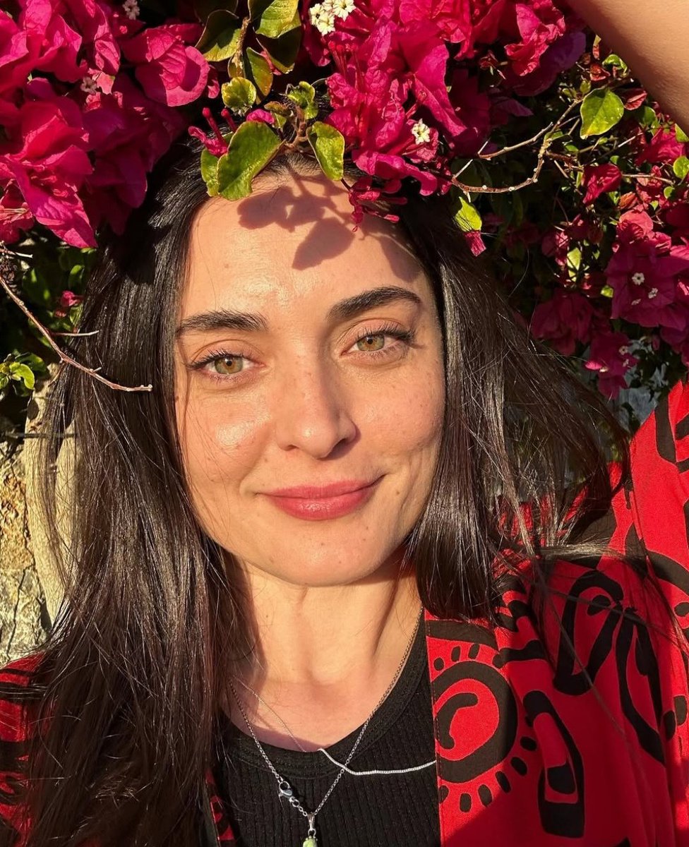 justtaslihaan's tweet image. Estetiksiz efektsiz makyajsız... Tam bi turkish beautyyy💗🥹🫶🏻
#kralkaybederse #turkishwomen