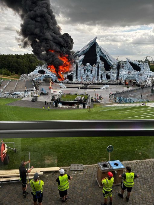 Srite91's tweet image. Omg Tomorrowland stage was DESTROYED 2 days ahead the event....
rity.site/4Epf3
